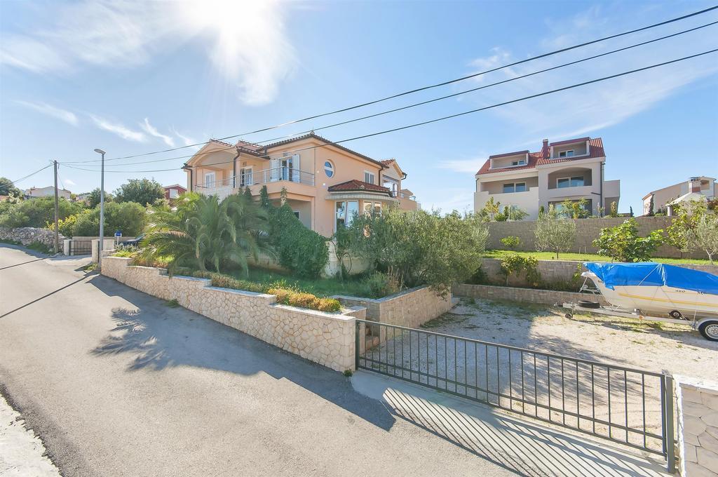 Apartments Ema Ražanj Екстериор снимка